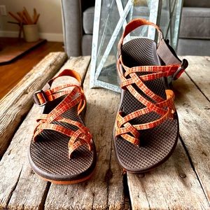 Chaco Z cloud orange Strappy sandals. Guc. Size 8